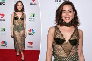 Aubrey Plaza brille en robe transparente Gucci au gala hommage