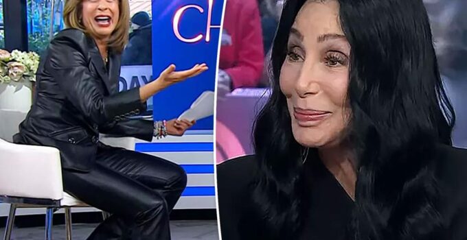 Cher maudit en direct à la télévision, accuse Hoda Kotb.