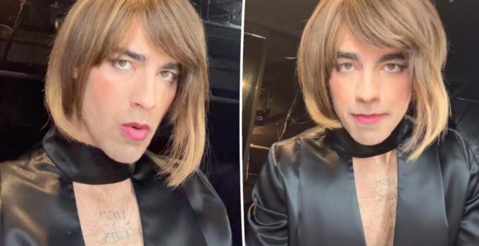 Joe Jonas déguisé en femme dans une vidéo TikTok :