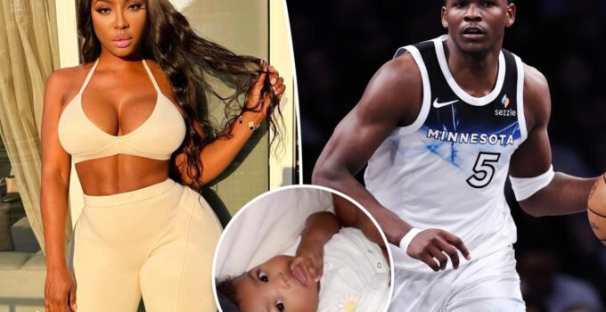 Anthony Edwards accorde la garde à Ayesha Howard lors de