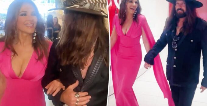 Billy Ray Cyrus impressionné par Elizabeth Hurley après leur première