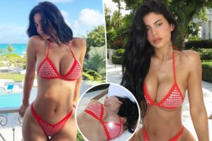 Kylie Jenner éblouit dans un bikini Chanel à 10K$ à